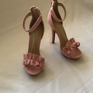 New women’s size 7 wild diva lounge Elegant Pink Ruffle High Heels